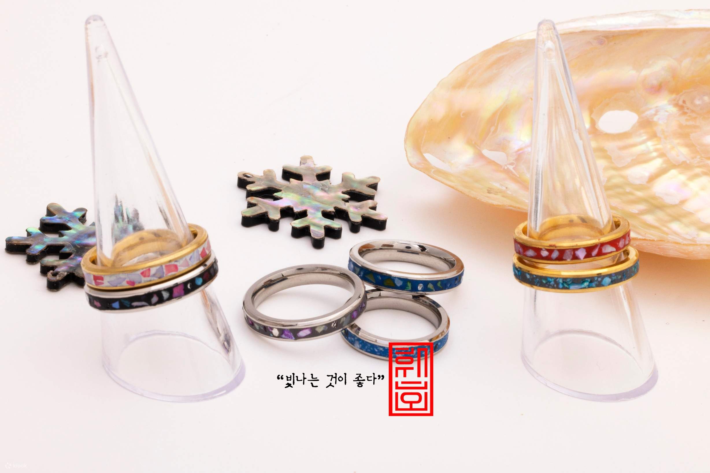 韓国製 螺鈿細工 飾り皿 桹材 金榮萬作 置物 シェル 工芸品 貝細工 トレー 韓国製 螺鈿細工 飾り皿 桹材 金榮萬作 置物 シェル 工芸品 貝